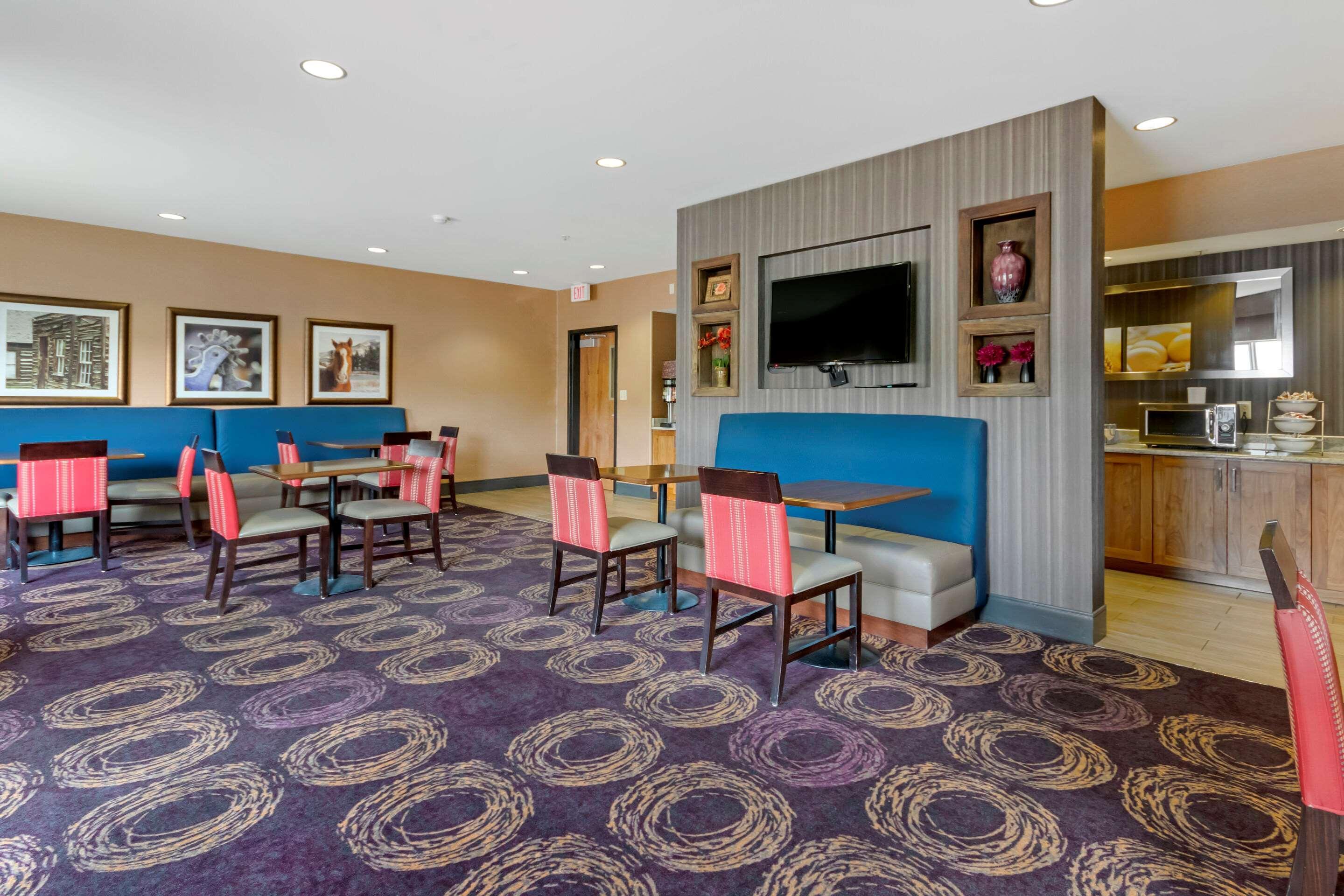 Comfort Inn & Suites Market - Airport Great Falls Exterior photo